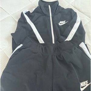 Women’s Nike Track suit with tapered leg
